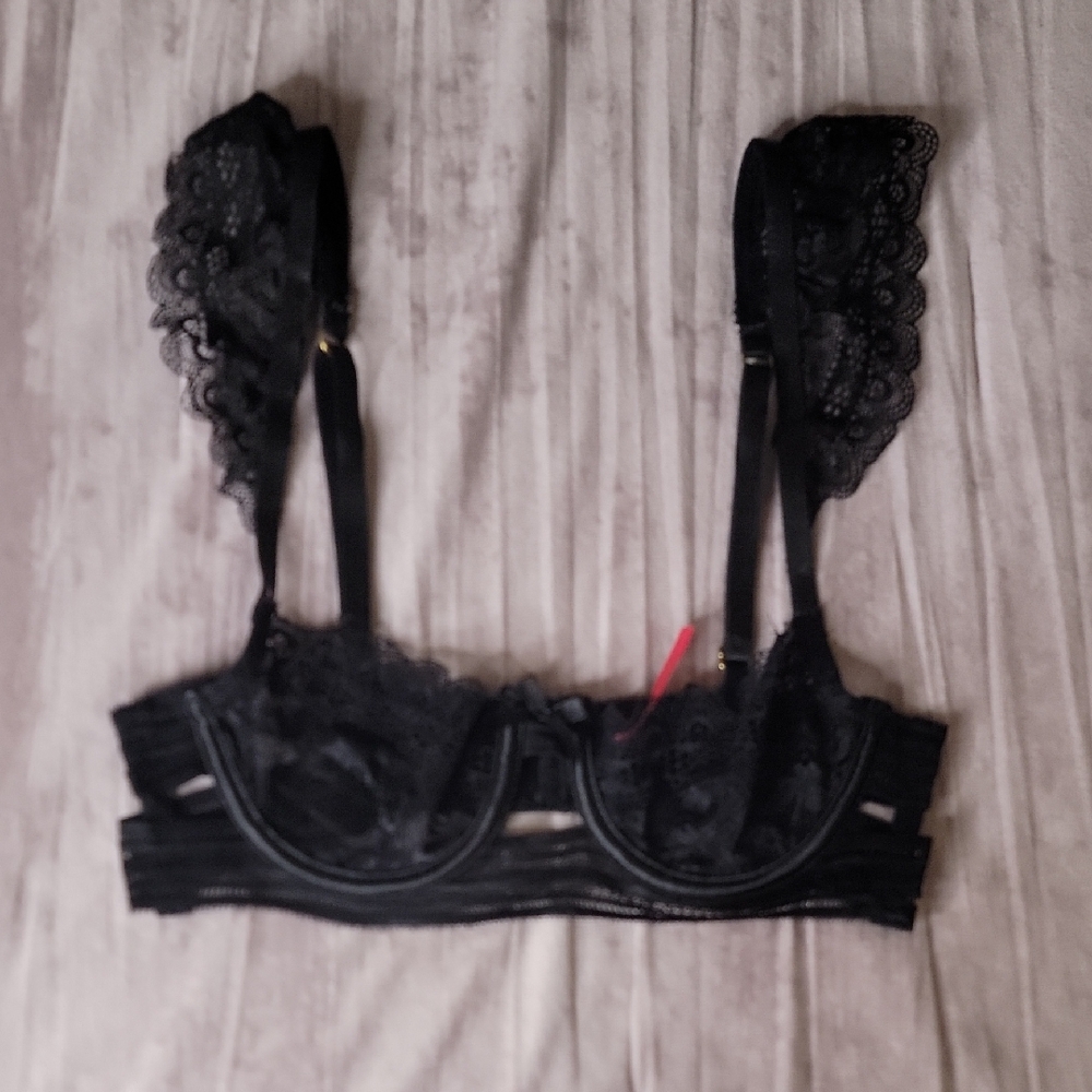 Chic Black Lace Underwire Bra